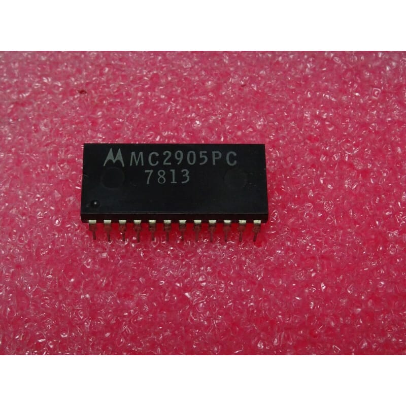 [203761953842] MC2905PC (Motorola) - Régulateur de Tension Linéaire Réglable Haute Puissance / Double Source (Boîtier DIP-24)