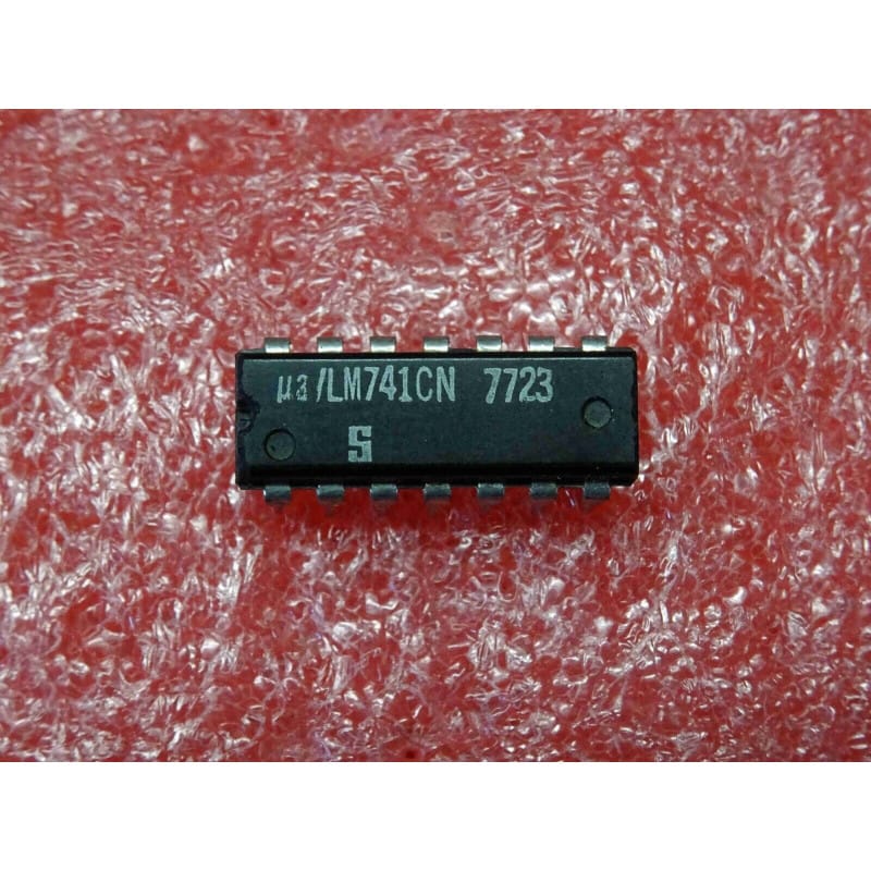 LM741CN / uA741CP (Signetics) - Amplificateur Opérationnel Unique (Boîtier DIP-8)