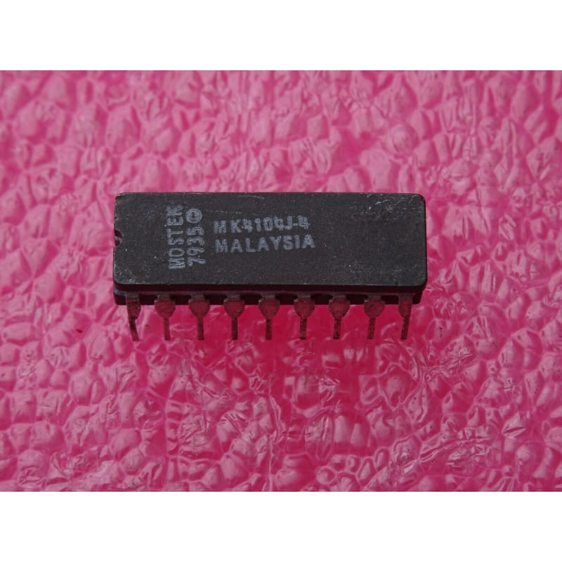 MK4104J-4 (Mostek) - Mémoire Vive Statique (SRAM) 4K x 1-bit (Boîtier Céramique DIP-18)