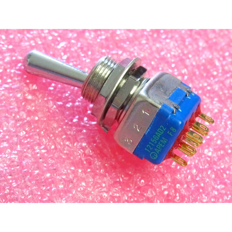 Interrupteur à Levier Tripolaire APEM 12156AD2 (ON-ON, Contacts Dorés, 30Vdc / 100mA, Perçage Ø 11,9 mm)