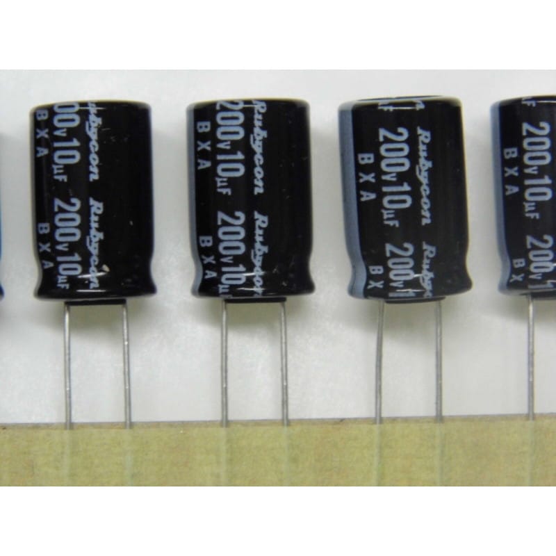Lot de 11 Condensateurs Électrolytiques Radiaux Rubycon — 200V, 10 µF (105°C, Format Ø 10 × 16 mm)