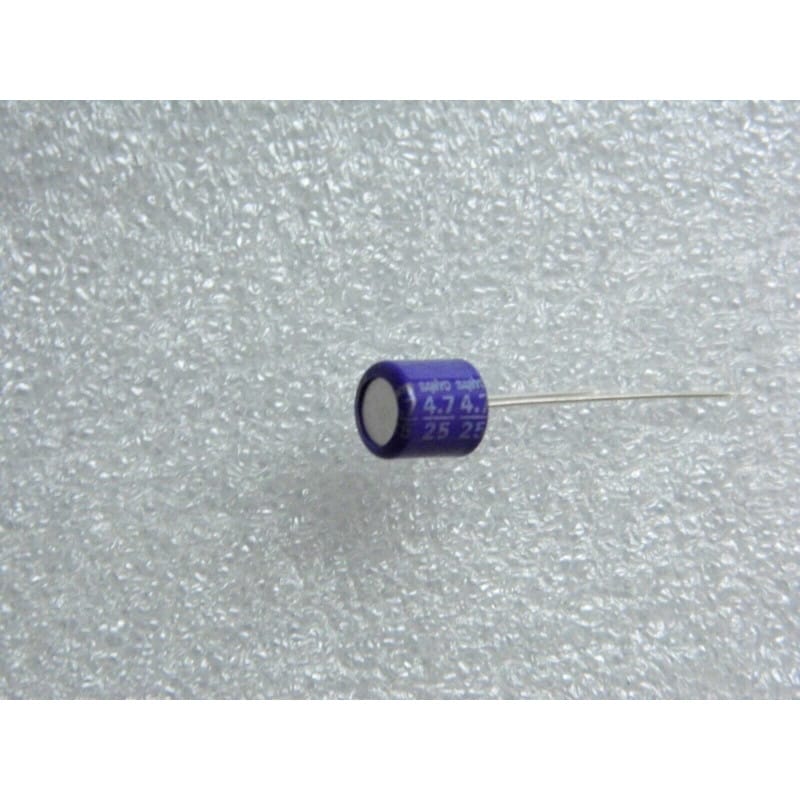 [202725478680] Lot de 10 Condensateurs Électrolytiques Radiaux Sanyo — 25V, 4,7 µF (105°C, Format Ø 6 × 6 mm)
