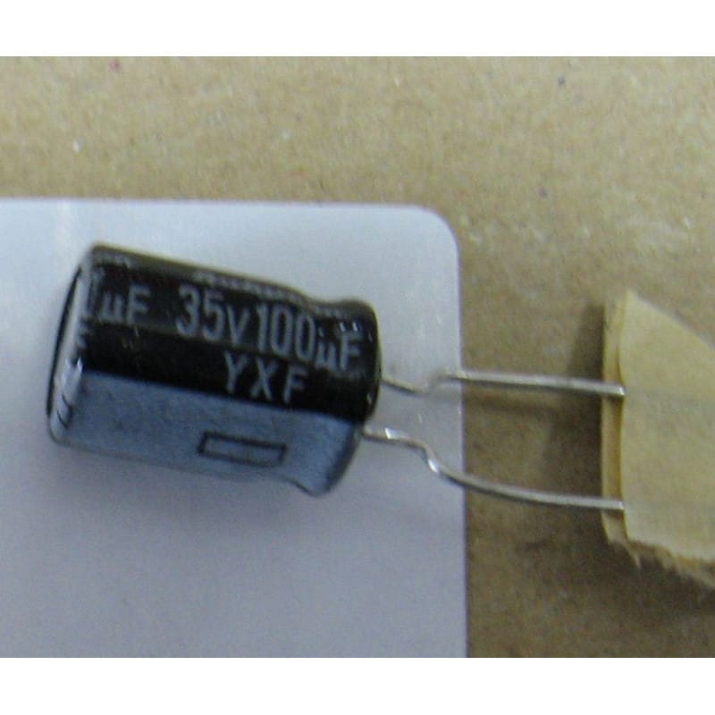 [190797683759] Lot de 10 Condensateurs Électrolytiques Aluminium Rubycon - 35V, 100 µF (Radiaux, 105°C)
