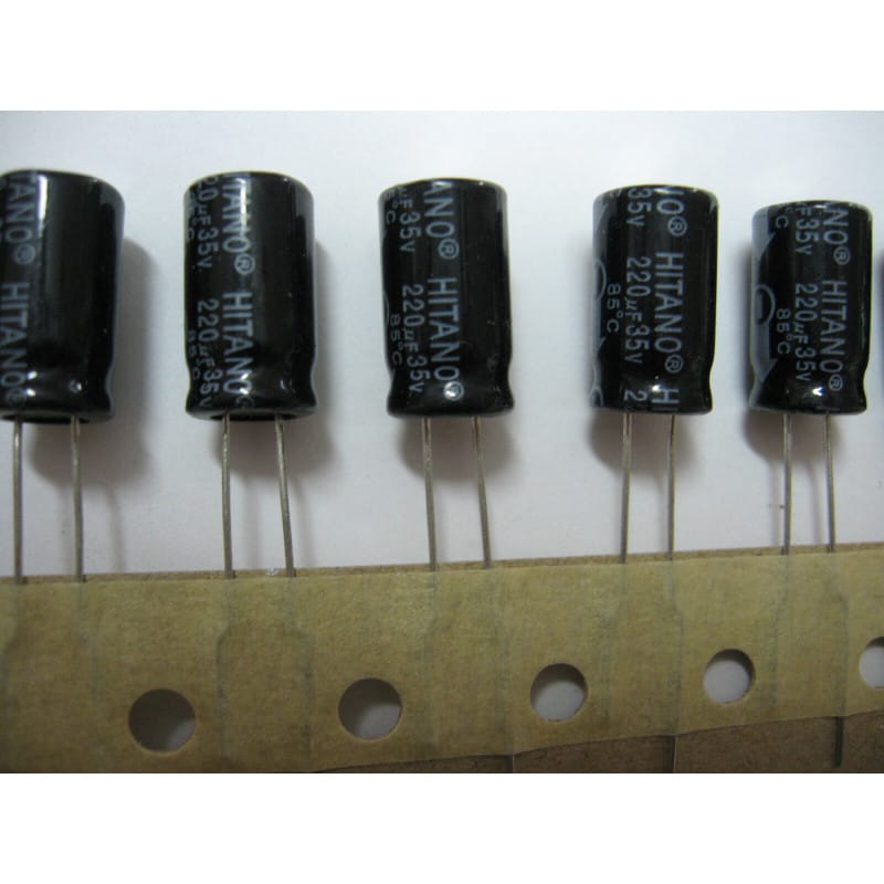 [200907972823] Lot de 10 Condensateurs Électrolytiques Aluminium Hitano - 220 µF / 35V (Radiaux, Neufs)