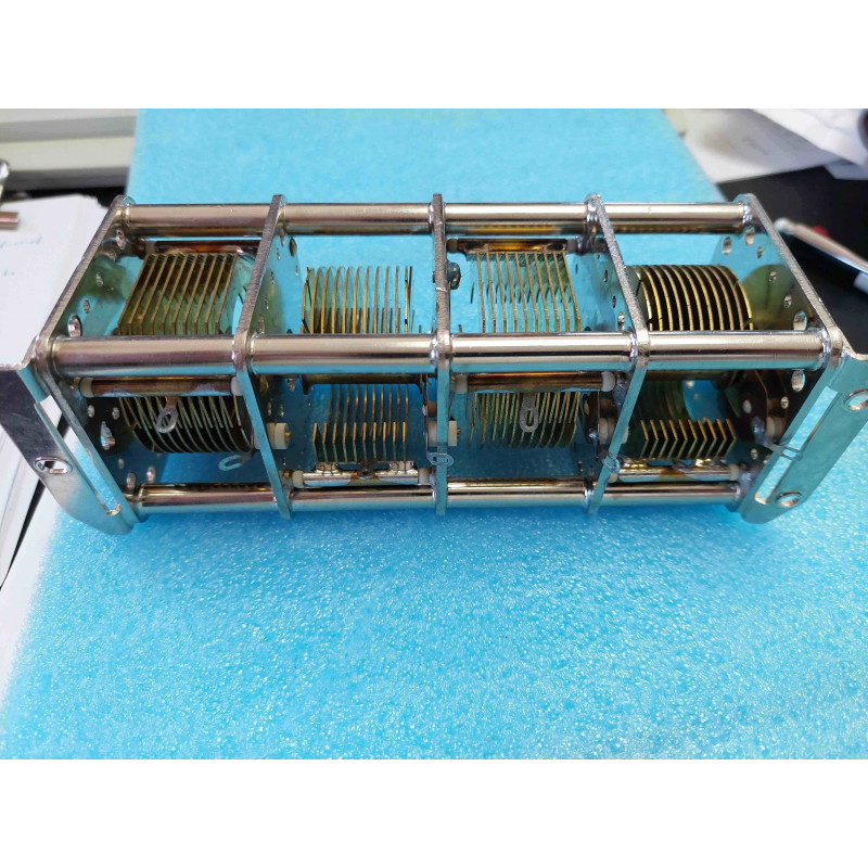 [4 x 8 à 148pf] Condensateur Variable à Air 4 Cage(s) 8 à 148 pF - Axe 6 mm Tout en Laiton