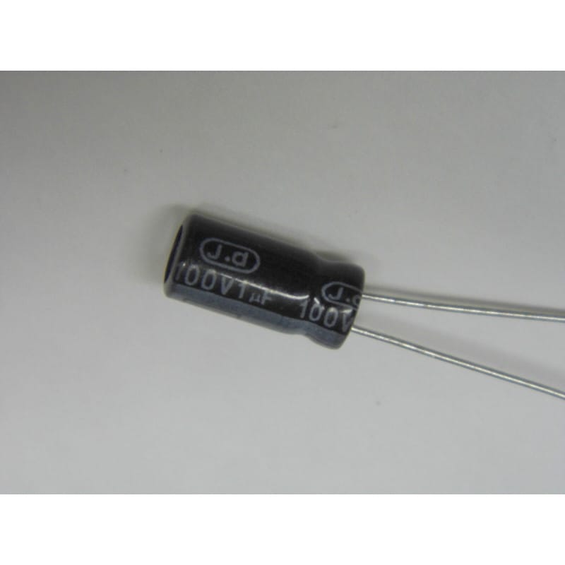Lot de 15 Condensateurs Chimiques Radiaux 1 µF 100V DC 105°C – J.D (Ø 6 x 12 mm)