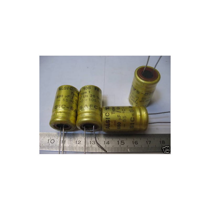 Lot de 10 Condensateurs Électrolytiques Aluminium 680 µF 25V DC ±20% – SIC-SAFCO Haute Performance -55°C à +105°C Radial (Pas 7,5 mm – Ø 18 x 31 mm)
