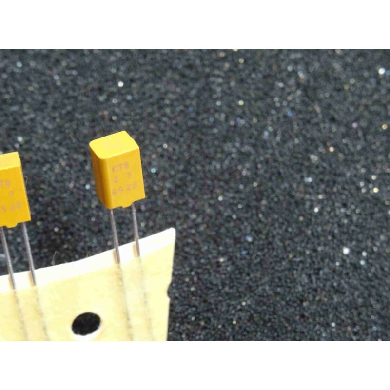 Lot de 10 Condensateurs Tantale Solide Radiaux "Mil-Spec / Heavy Duty" 4,7 µF 10V DC ±20% – Firadec CTS27 (Dimensions : 4,5 x 4 x 7 mm)