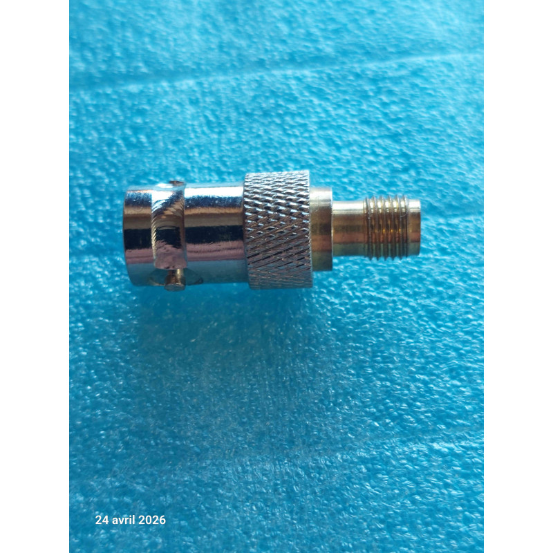 Adaptateur Coaxial RF Fiche BNC Femelle vers SMA Femelle (Connecteur d'Adaptation Inter-Séries BNC / SMA 50 Ohms)