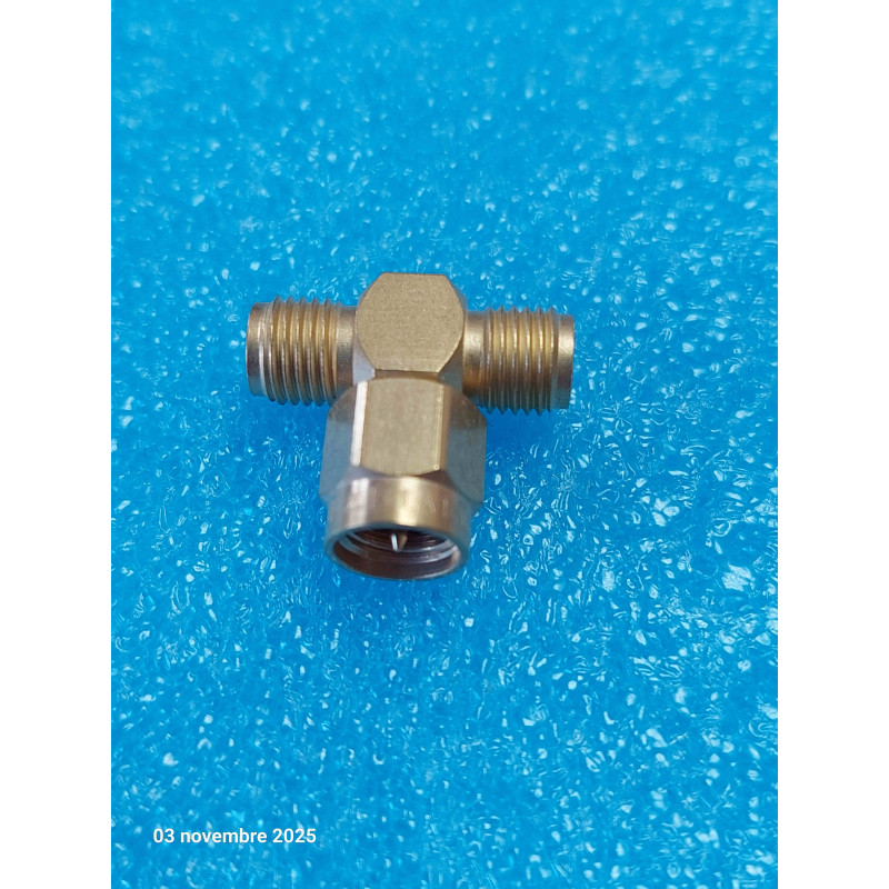 Raccord en T (TE) Coaxial SMA – 1 Mâle / 2 Femelles – 50 Ohms (Type Radiall)