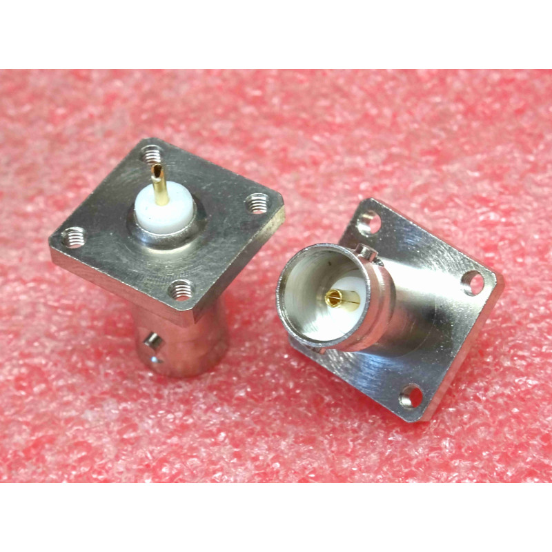 Lot de 5 Embases / Connecteurs Coaxiaux RF BNC Femelles de Châssis sur Platine Carrée 4 Trous (Format 50 Ohms / Raccordement Arrière à Souder / Corps Laiton Usiné Nickelé & Contacts Centraux Dorés)