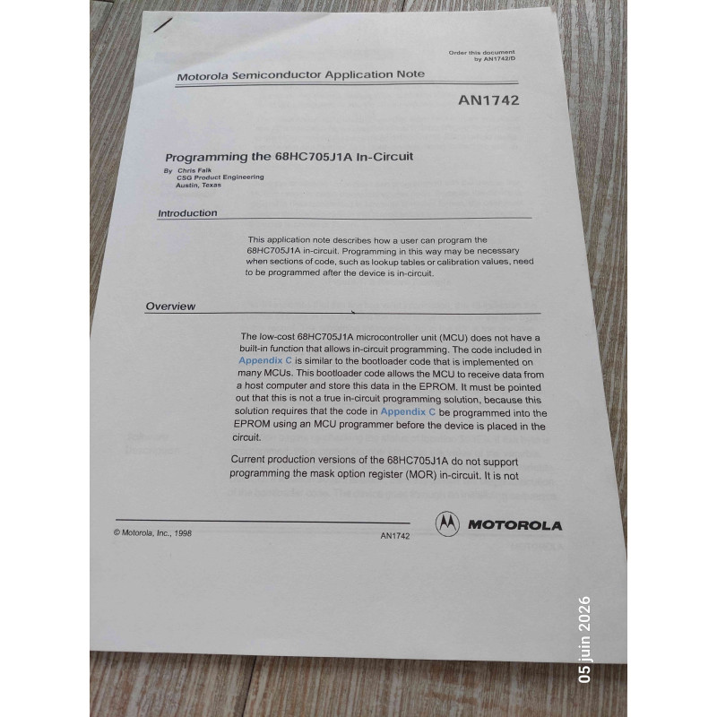 Lot Documentation Technique Constructeur – MOTOROLA : Note d'Application AN1742 (Programming the 68HC705J1A) + Spécification MC68HC705KJ1 (Occasion Bon État)