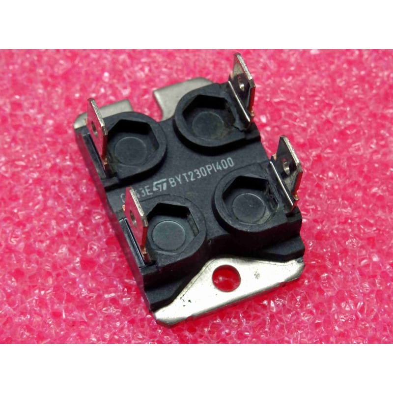 Diode de Puissance Rapide STMicroelectronics BYT230PI(V)-400 (400 V / 30 A / Commutation Ultra-Rapide – Boîtier Isolé ISOTOP / SOT-227 Fast-On)