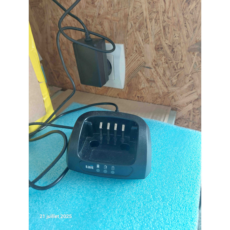 Socle Chargeur Individuel de Bureau Tait T03-00322-AAAA avec Bloc d'Alimentation Secteur pour Portatifs Numériques Séries TP3000 / TP3300
