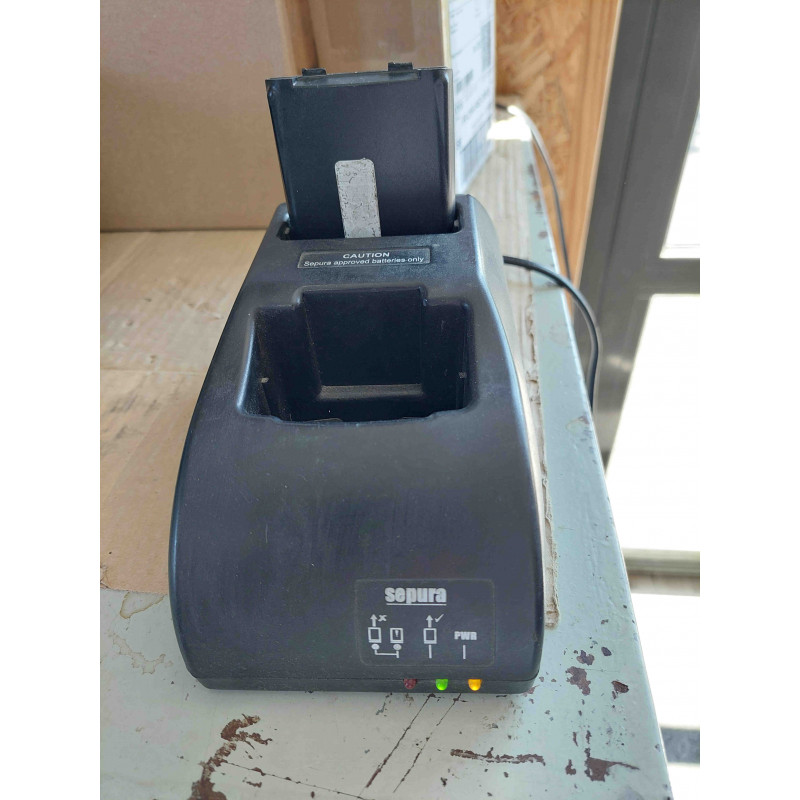 Ensemble Chargeur de Bureau Sepura 300-00137 + Batterie Li-Ion 7,4 V 1 230 mAh Sepura 300-00160 pour Portatifs TETRA Séries SRP2000 / SRP3000 / SRH3000