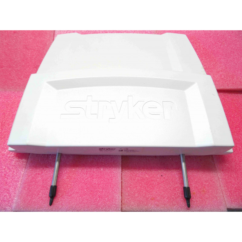 [1105-045-500] Pied de Lit avec Porte-Dossier / Porte-Cartes Intégré Stryker 1105-045-500 / 1105045500 (Footboard with Integrated Chart Holder – Gamme Lits d'Hôpital & Brancards Médicalisés Stryker Séries 1005 / 1015 / 1105 / 1115 / 1125)