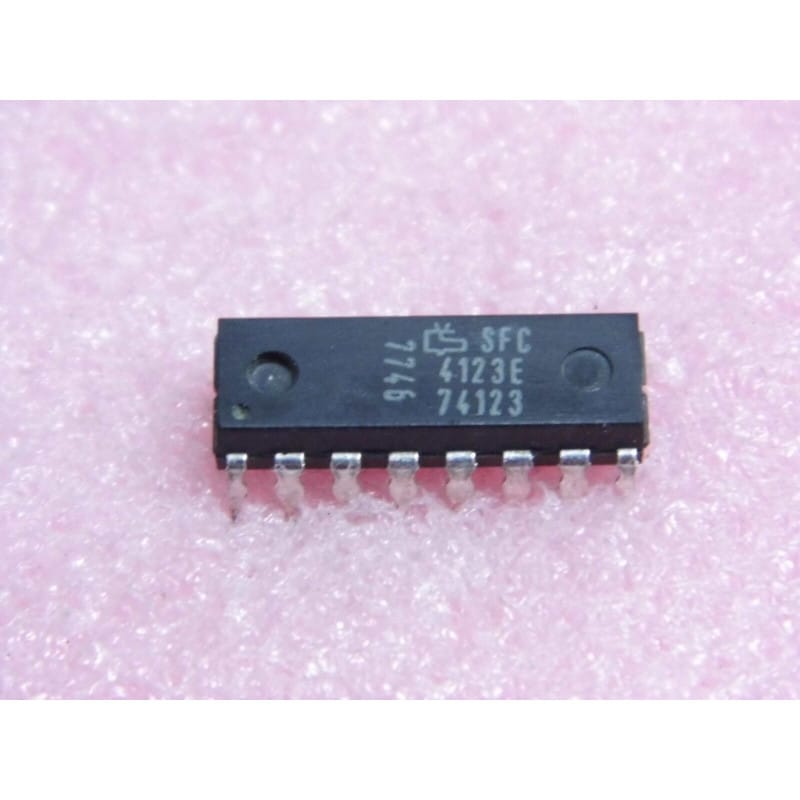 SFC 4123 E – Double Multivibrateur Monostable Réarmable avec Remise à Zéro (DIP-16) – Thomson-CSF / Sescosem