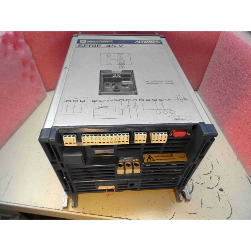 Variateur de Vitesse Électronique pour Moteur Asynchrone Altivar 5 Série 45 2 (Réf. ATV452075 / Puissance 0,75 kW – 1 HP) – Télémécanique (Schneider Electric)