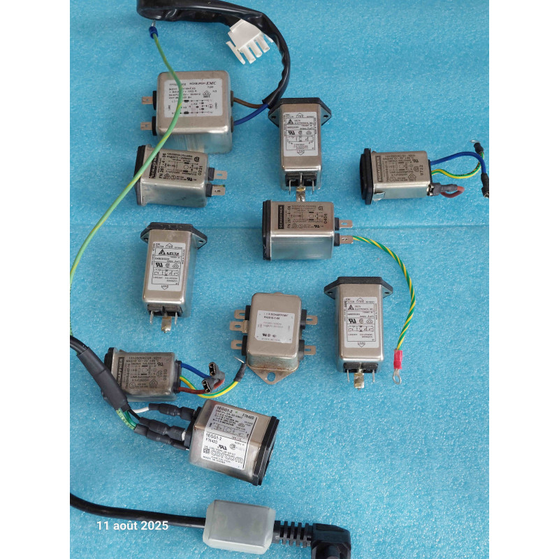 Lot de 10 Filtres Secteur CEM / EMI Format Prise CEE IEC (Schaffner, Delta, Corcom, Roxburgh...) – 115/250 V AC (1 A à 10 A) – Occasion Testée / Déposée d'Équipements Fonctionnels