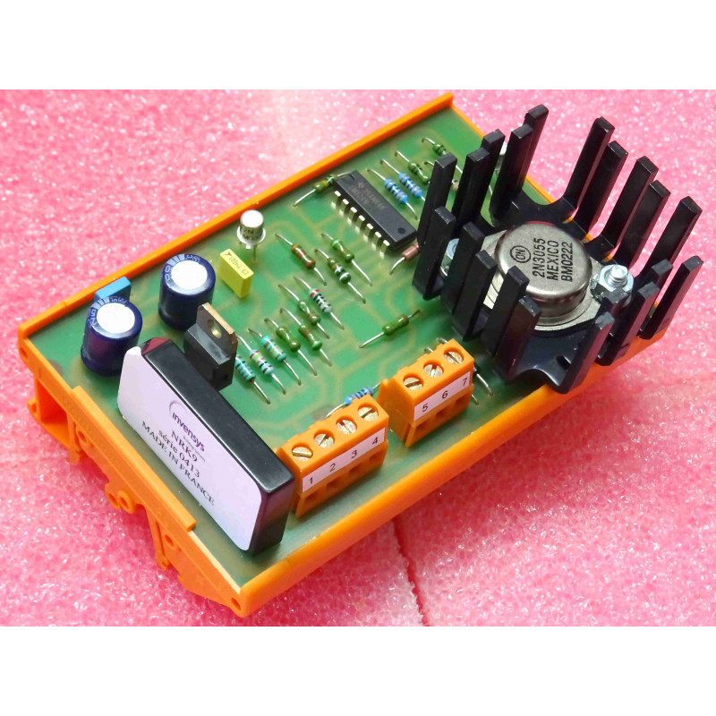 Convertisseur de Signal Analogique Invensys / Schneider Electric Réf. NRK9 (Série 0413) – Adaptation 0-10 V vers 0-20 V pour Servomoteurs de Vannes jusqu'à 40 VA – Montage Rail DIN 35 mm
