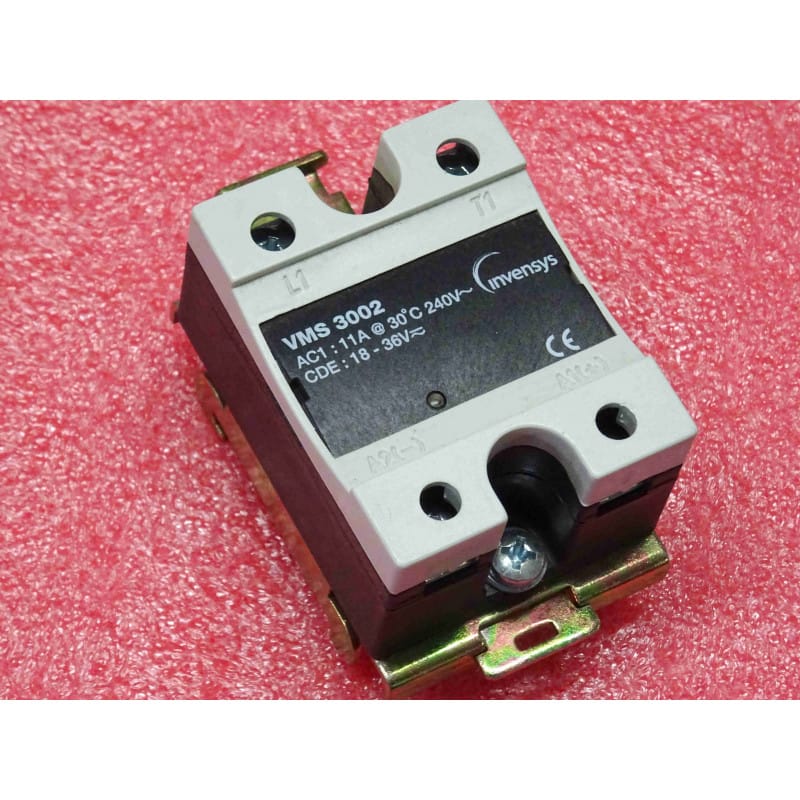 Relais Statique Monophasé Invensys Série VMS Réf. VMS 3002 (VMS3002) – Calibre AC-1 11 A (@30 °C) / 240 V AC – Tension de Commande 18 à 36 V – Commutation Silencieuse Électronique