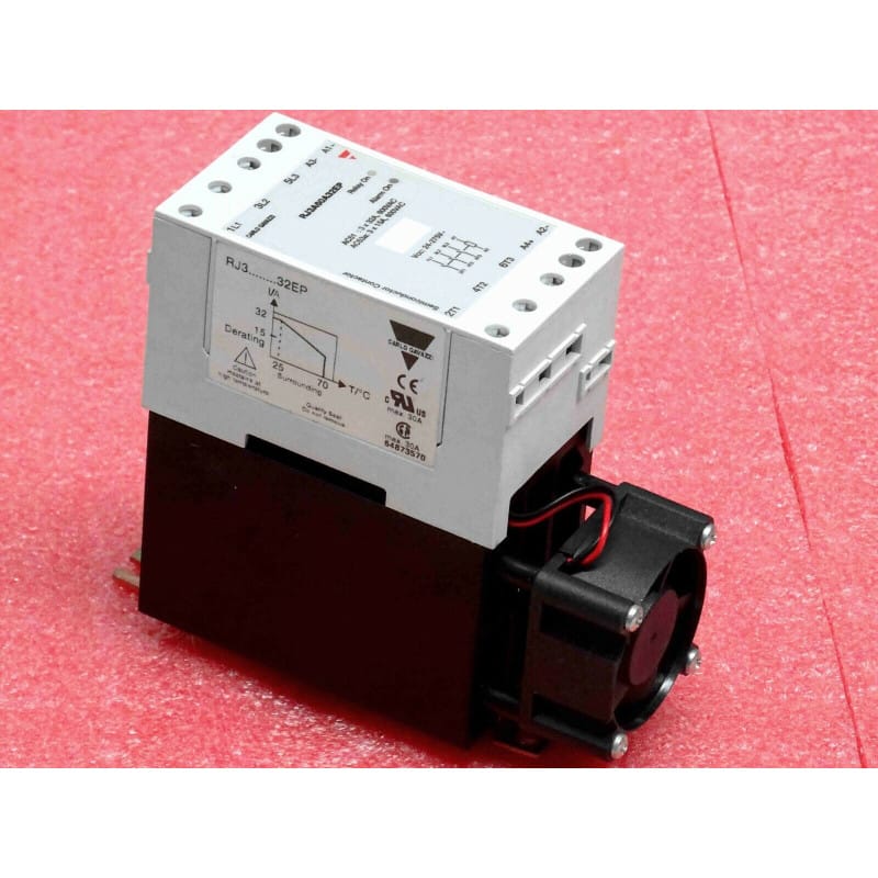 Relais Statique Triphasé (SSR) Carlo Gavazzi Série Solitron RJ3A (Réf. RJ3A60A32EP) – 32 A / 600 V AC – Commande 24–275 V AC – Zéro de Tension (Zero Crossing) – Protection Thermique Intégrée – Contact 3 NO