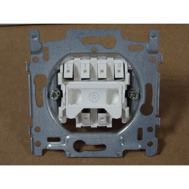 Lot de 10 Socles / Mécanismes de Bouton-Poussoir N.O. (Normalement Ouvert) à 3 Bornes 10 A / 250 V AC Niko 170-00015 – Gamme Niko Hydro / Résistant à l'Eau