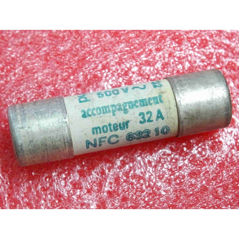 Fusible Cylindrique Industriel Legrand 32 A 500 V AC – Taille 14x51 mm (Réf. 014032 / Type gG)