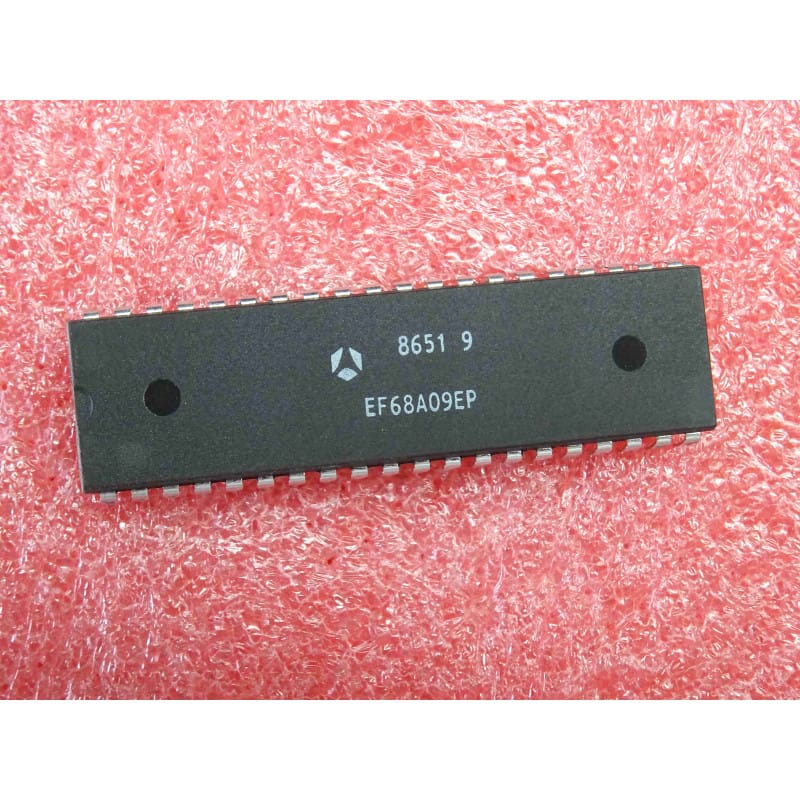 Microprocesseur 8 Bits 1,5 MHz – Thomson-CSF / SGS-Thomson EF68A09EP (Équivalent MC68A09P – Générateur d'Horloge Interne – Boîtier DIL40 / DIP-40)