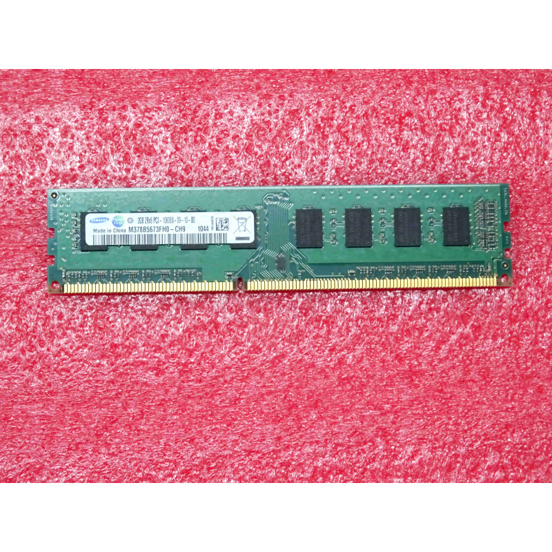 Barrette de RAM DDR3 2 Go – Samsung M378B5673FH0-CH9 (PC3-10600U / 1333 MHz / Dual Rank 2Rx8 / Non-ECC Unbuffered / 240 Broches)