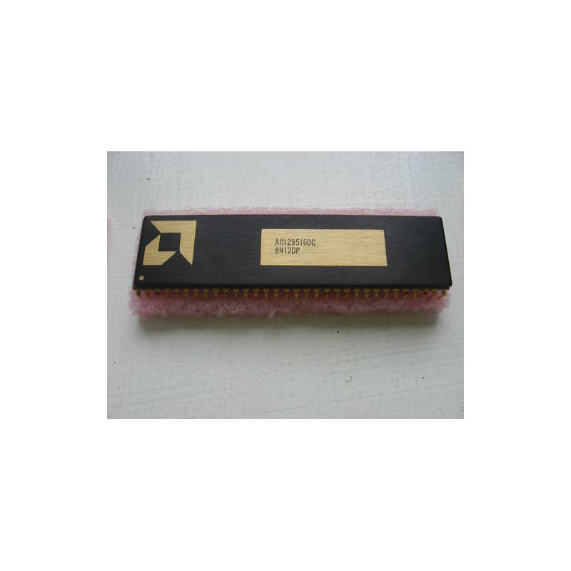 Circuit Intégré AM29516DC / AM 29516 DC – Multiplieur Parallèle 16 x 16 Bits Haute Vitesse – ADVANCED MICRO DEVICES (AMD) – Boîtier Céramique Hermétique CDIP-64 avec Broches et Couvercle Dorés