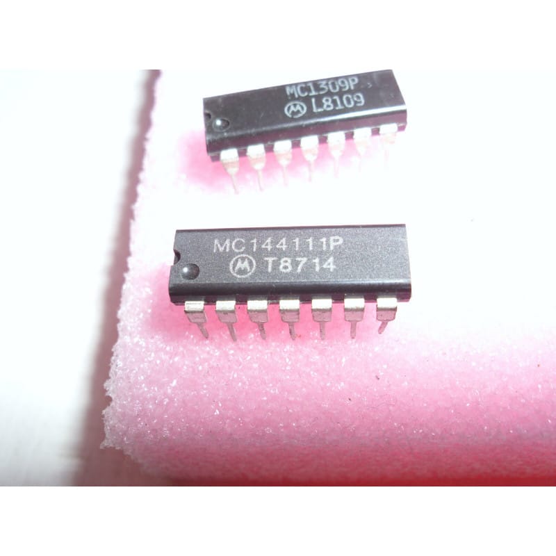 ci MC144111P dip14 de chez MOTOROLA