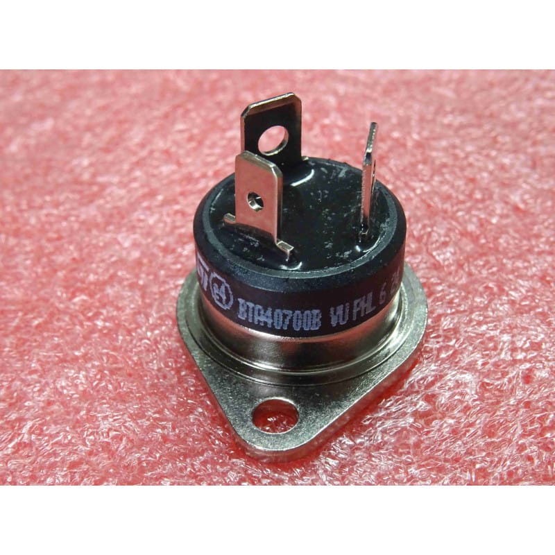 Triac Alternistor 40A ST BTA40-700B (BTA40-700 B) – Boîtier Isolé RD91 (700 V Vdrm / 40 A It(rms) – Commutation de Puissance AC)