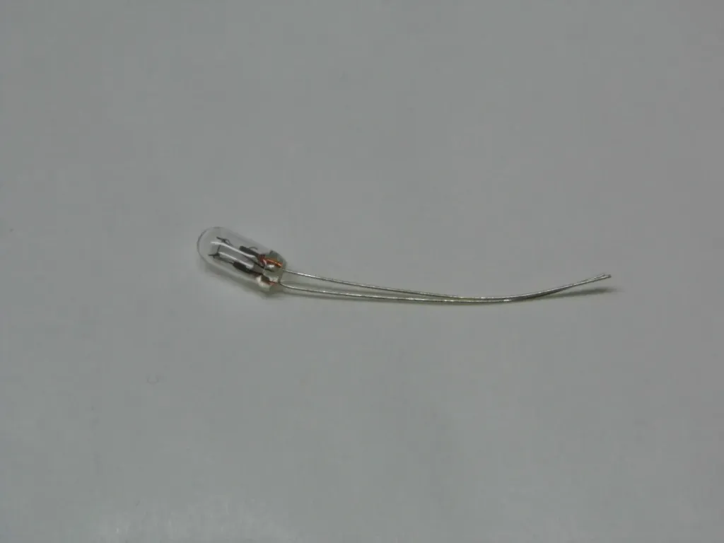 Lot de 2 Ampoules Miniatures Type Luciole – 12 V, 40 mA (0,04 A), Format T1 Ø 3 mm