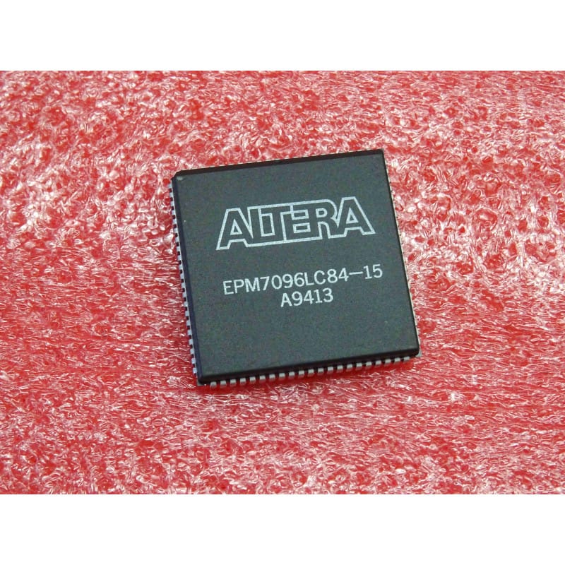 Circuit Logique Programmable EEPROM Haute Performance Altera MAX 7000 EPM7096LC84-15