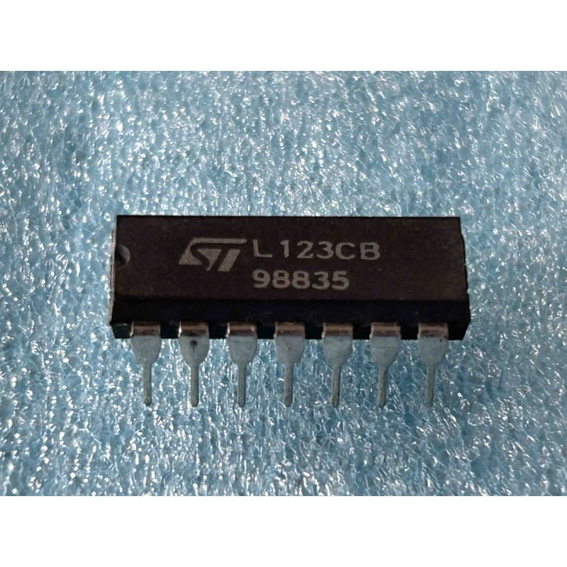 Régulateur de Tension Ajustable de Précision STMicroelectronics L123CB