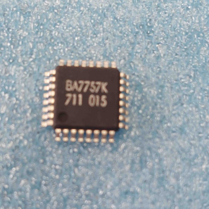 Générateur de Caractères et Contrôleur d'Affichage pour Magnétoscopes Rohm BA7757K