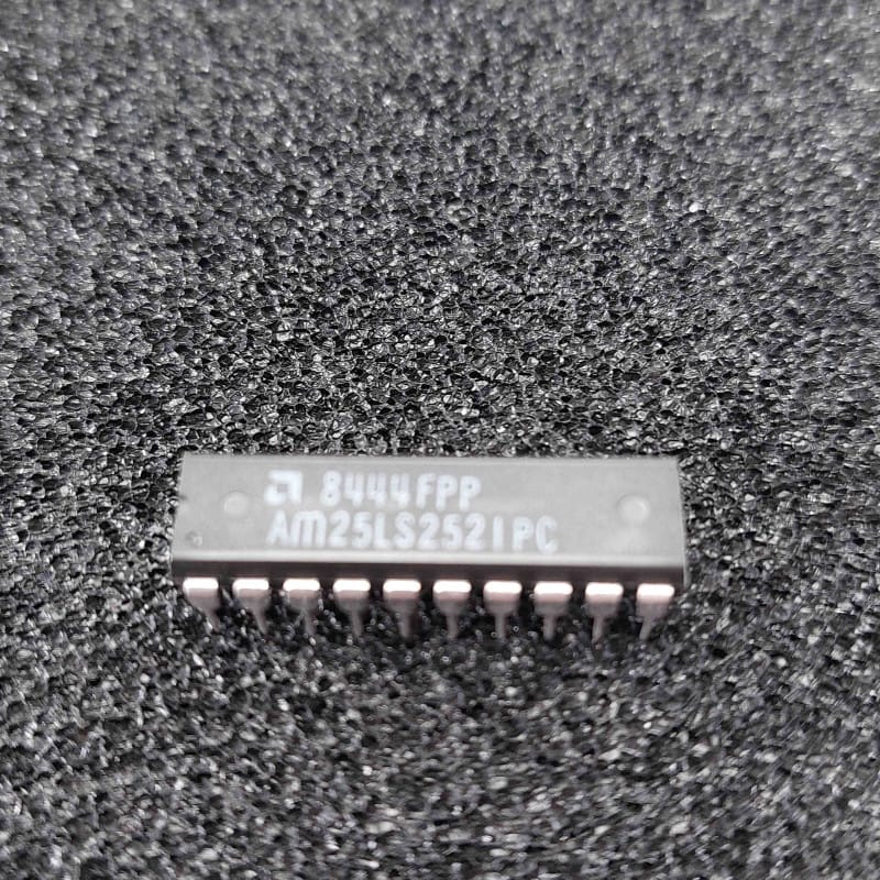 Comparateur d'Identité 8-Bit AMD AM25LS2521PC