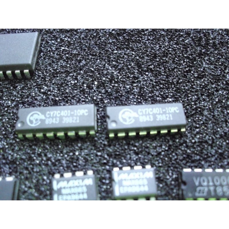 Mémoire FIFO CMOS Cypress CY7C401-10PC