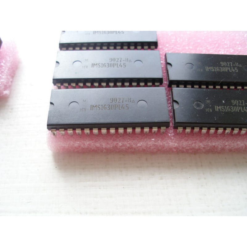 Mémoire SRAM CMOS IMS1630P-45