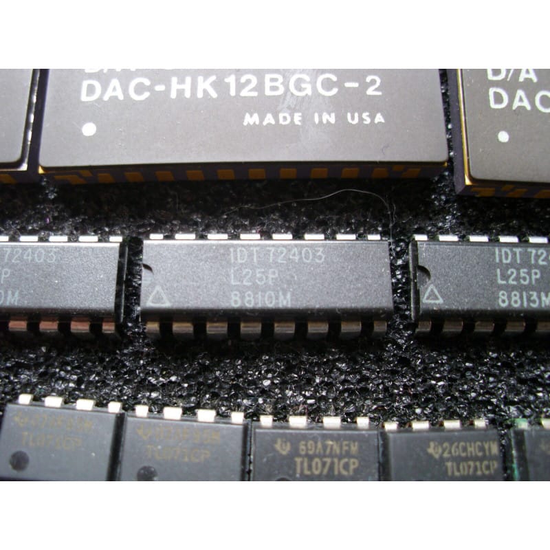 Mémoire FIFO CMOS IDT72403L25P
