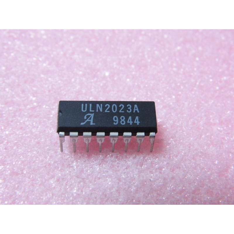 ULN2023A / ULN 2023 A - Réseau de 7 Transistors Darlington de Puissance High-Current / High-Voltage DIP-16