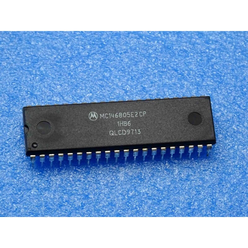 MC146805E2CP (Motorola) - Microprocesseur 8 bits CMOS (Boîtier DIP-40)
